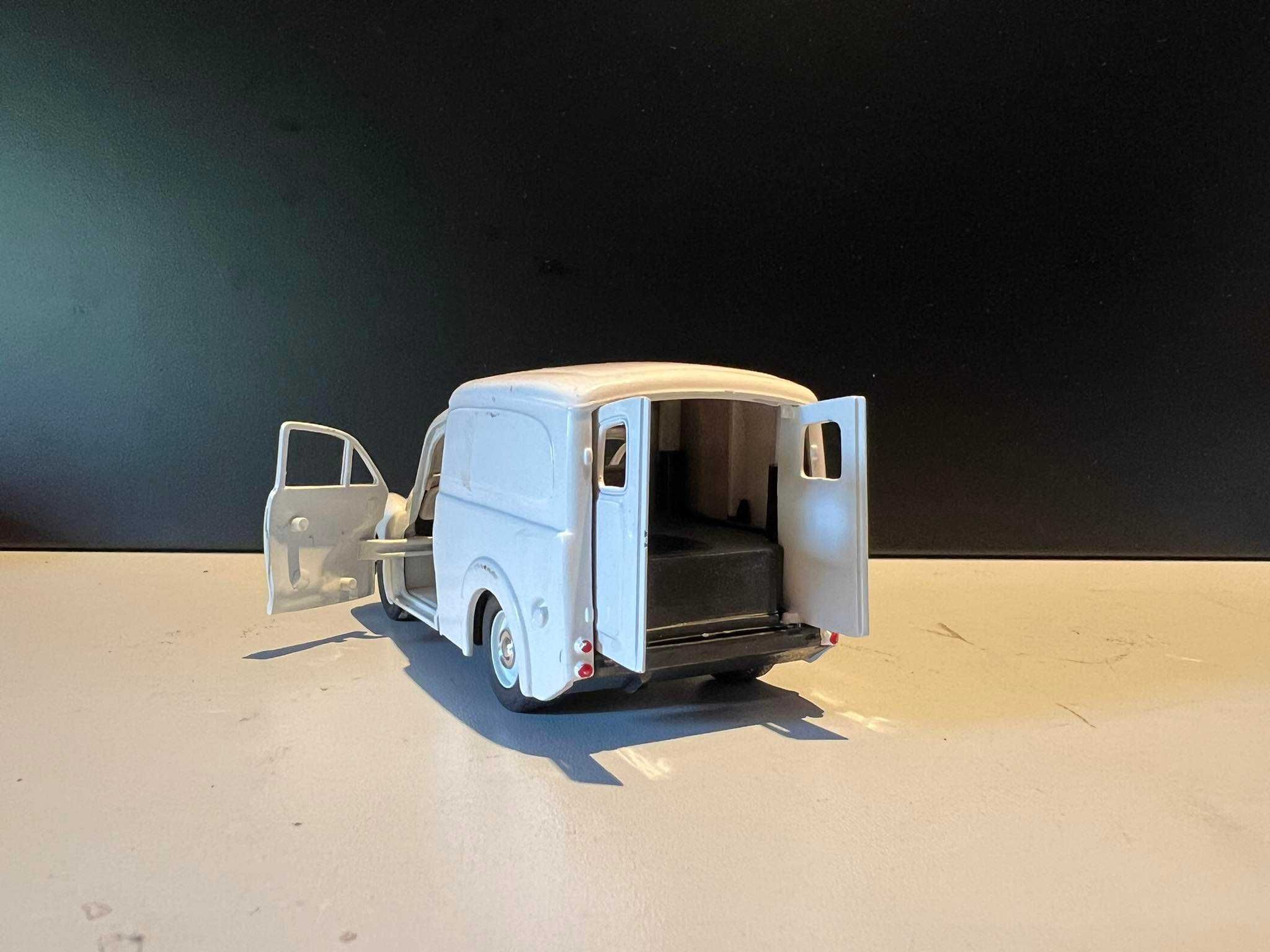 Model samochodu - samochód Morris Minor Van | Saico vintage