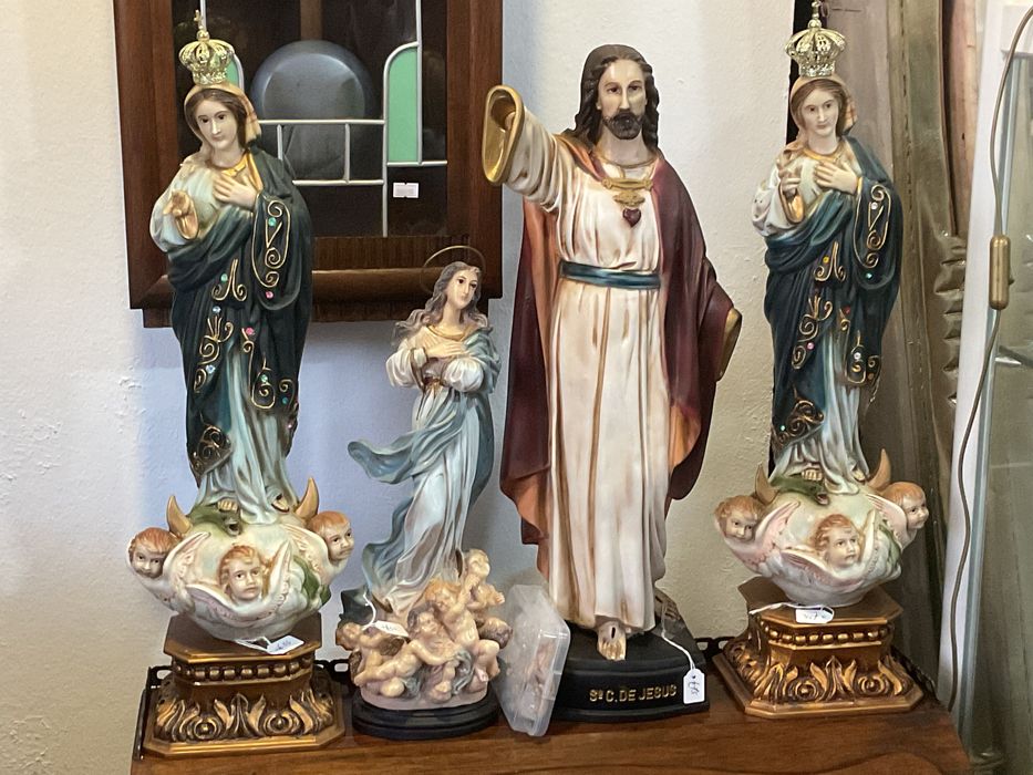 Figuras religiosas peças em resina pintura manual ,discrição abaixo