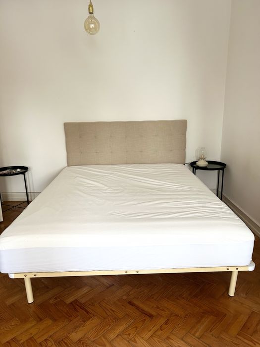 Cama IKEA — como novo menos de 1 ano. Colchão, cabeceira e estrado