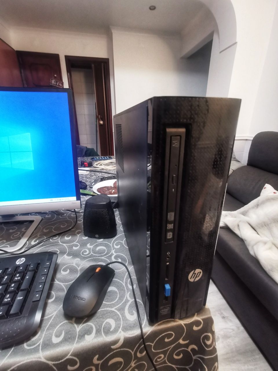Computador desktop HP (Torre, Monitor, Colunas e Teclado)