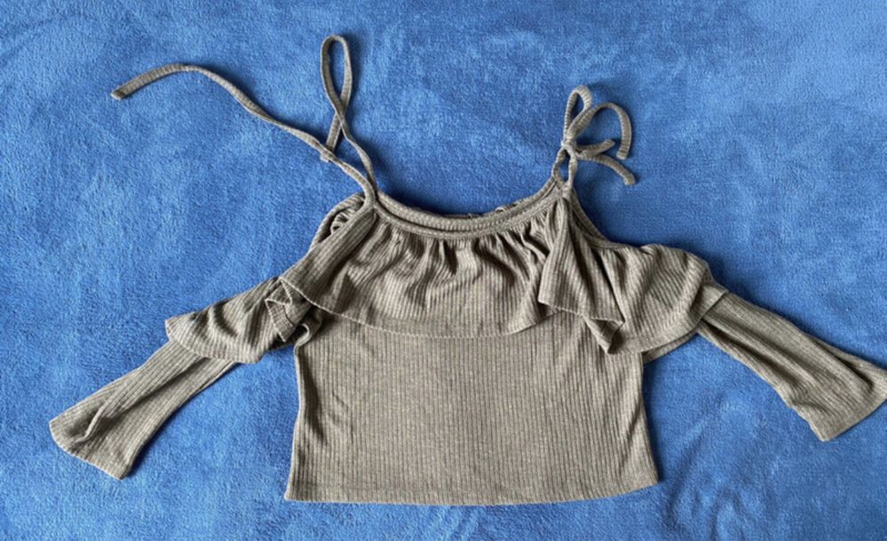 Bluza crop top z rękawem 3/4, otwartymi ramionami XS Monki