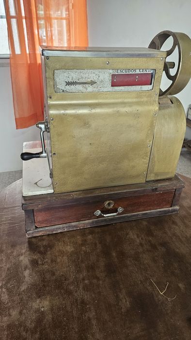 Maquina registadora antiga