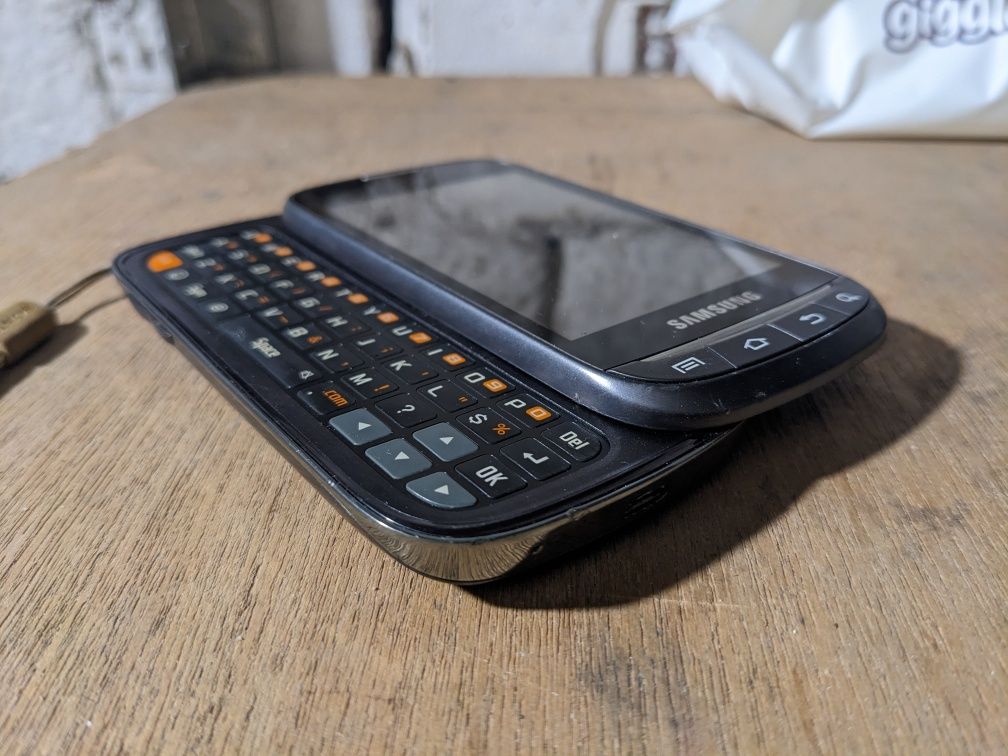 Смартфон трансформер Samsung SPH-M930 з розсувною клавіатурою