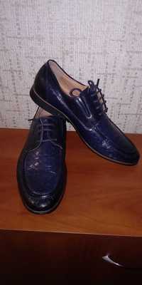 Мужские туфли синего цвета