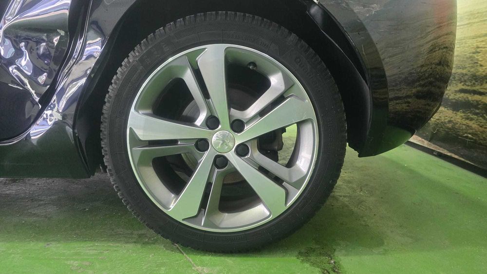 Peugeot 308 1.2 PureTech Allure - Salvado