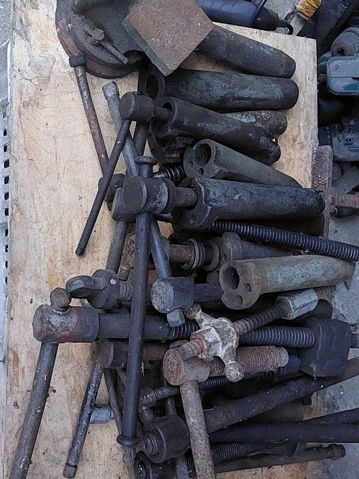 Śruby do podstaw imadeł