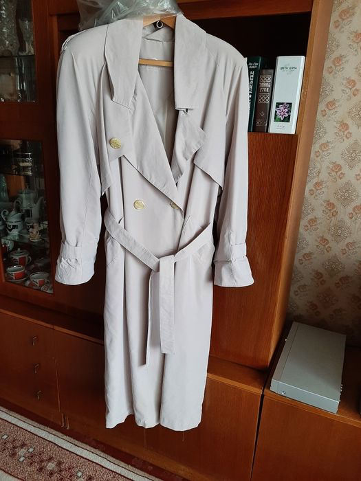 Продам стильний плащ