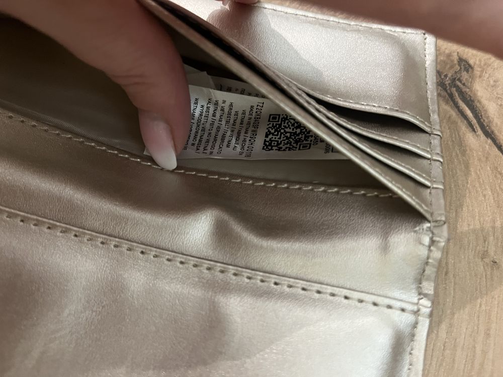 Portfel marki Guess