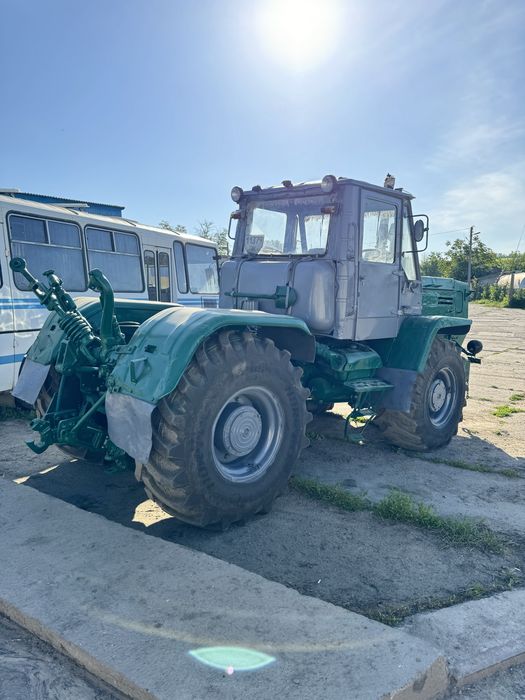 Трактор Т-150 в рабочем,