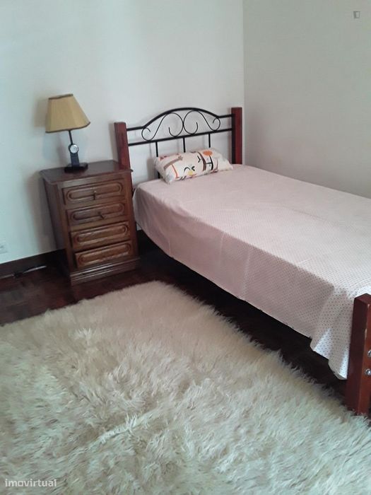 171364 - Quarto com cama de solteiro em...