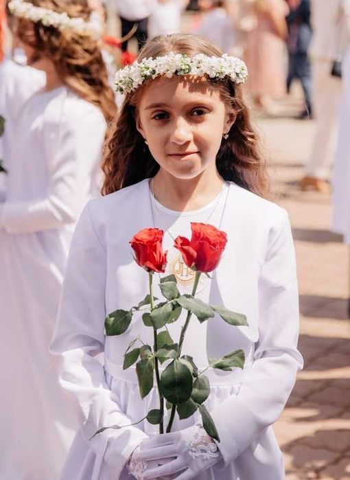 Wianek z gipsówki komunijny biało zielony sesja do komunii HIT!
