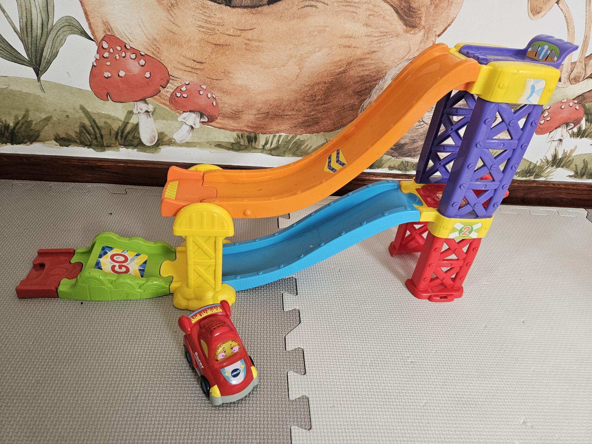 Wyskocznia  vtech tut tut autkakompletna
