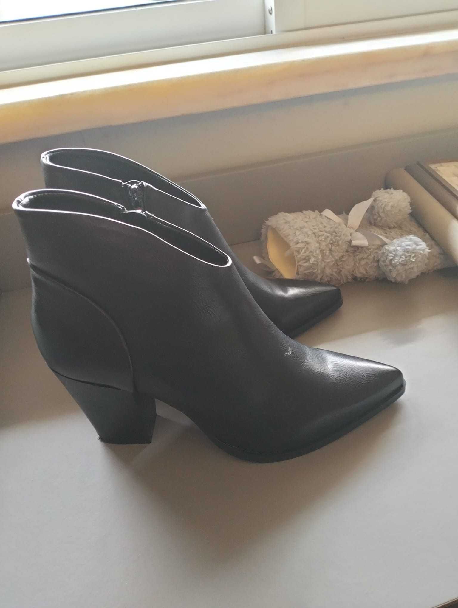 Bota de senhora cano baixo ou botins.