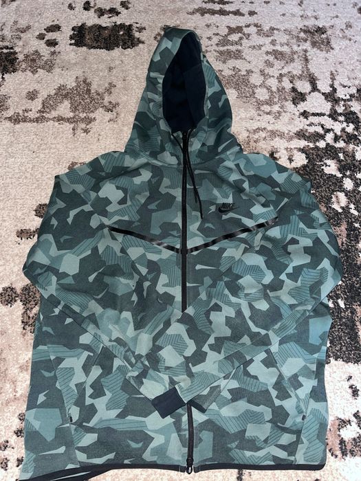 Продам найк теч флис зипка