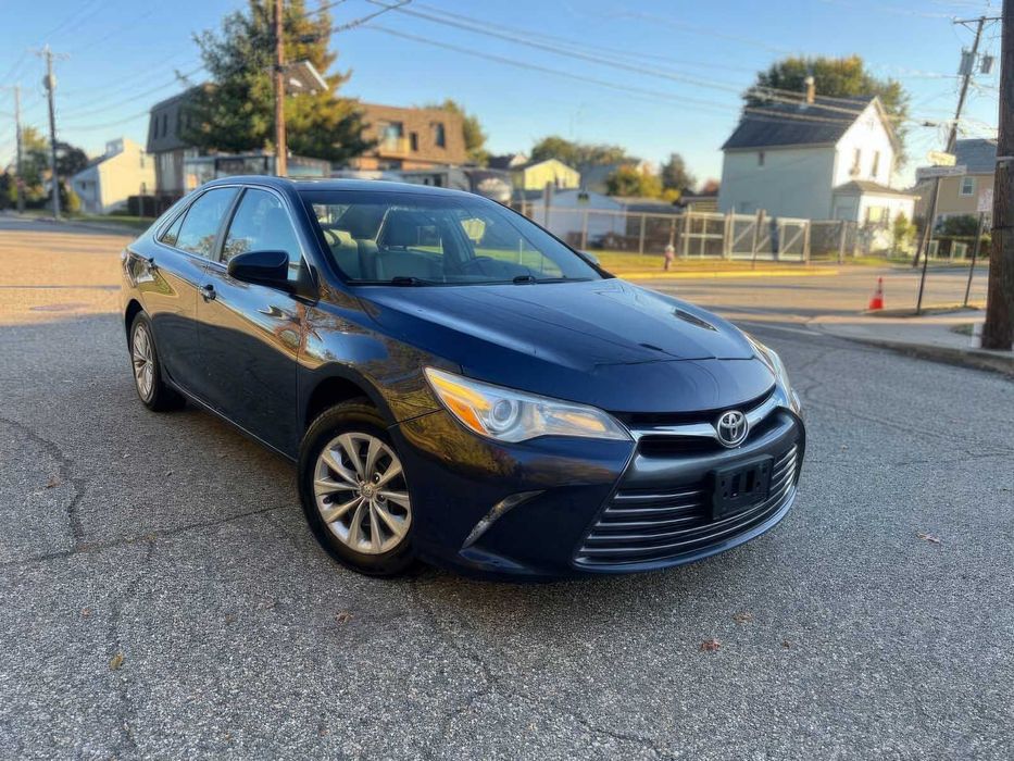 Toyota Camry LE      2015
