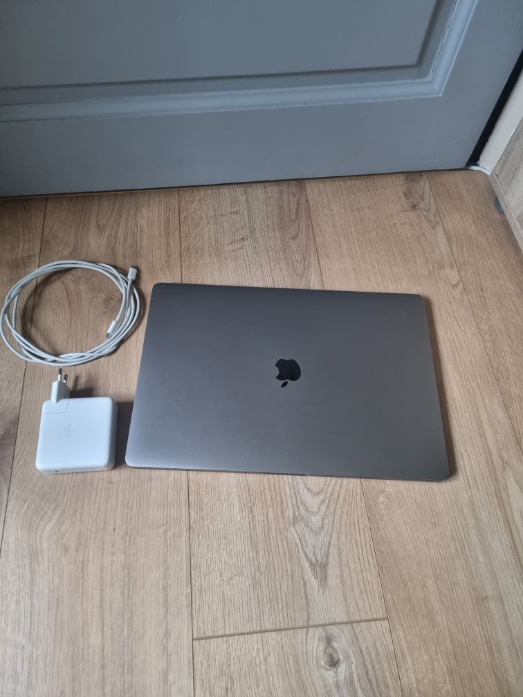 Macbook Pro 16 i9 32gb space gray