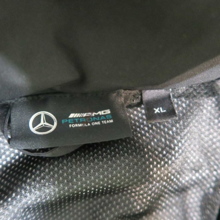Ветровка AMG Petronas