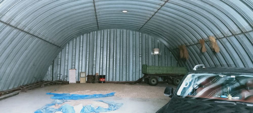 Господарський двір з будівлями