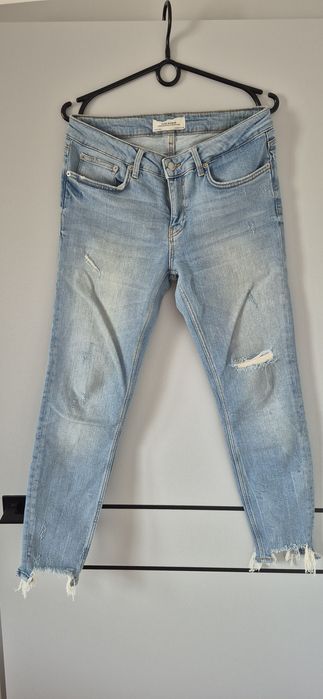 Jeansy Zara z przetarciami rozm. 38 stan idealny
