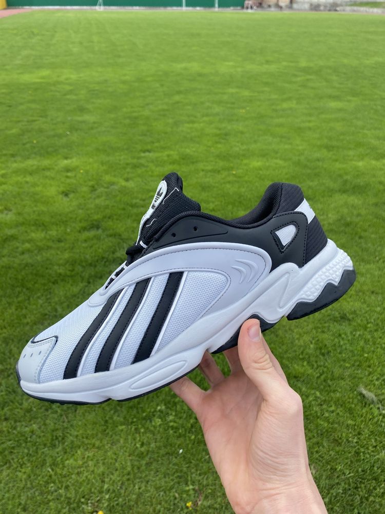 Кросівки Adidas Oztral