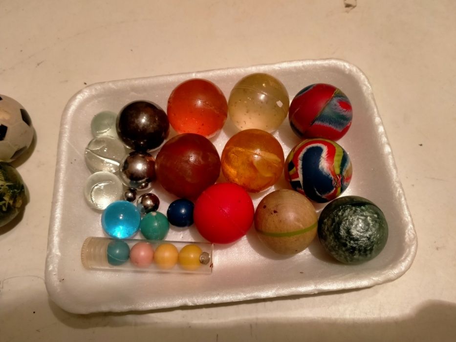 Мячи теннисные, пластмассовые, резиновые, металлические и стеклянные