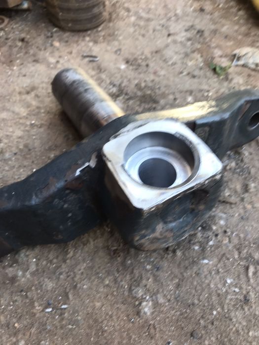 Ремонт Задня цапфа поворотній кулак комбайна claas John deere