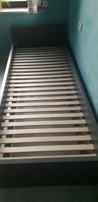 Sprzedam łóżko z materacem