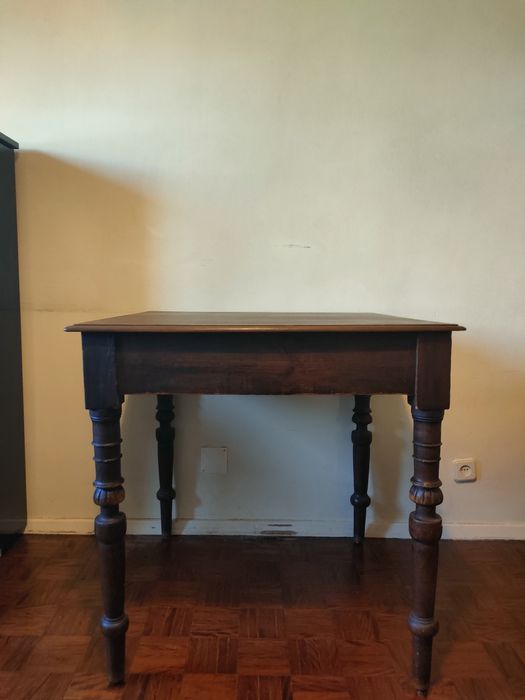 Early 20th-Century Walnut Table64584287698178120