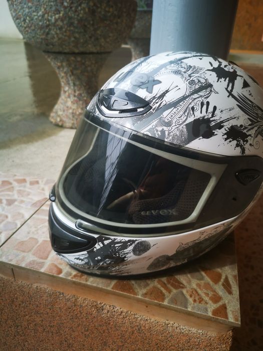 Шоломи продам недорого