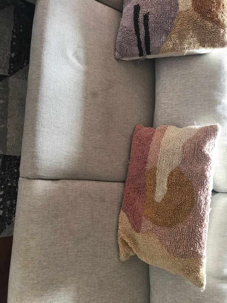 Sofá 3 lugares chaise longue esquerdo não retrátil.