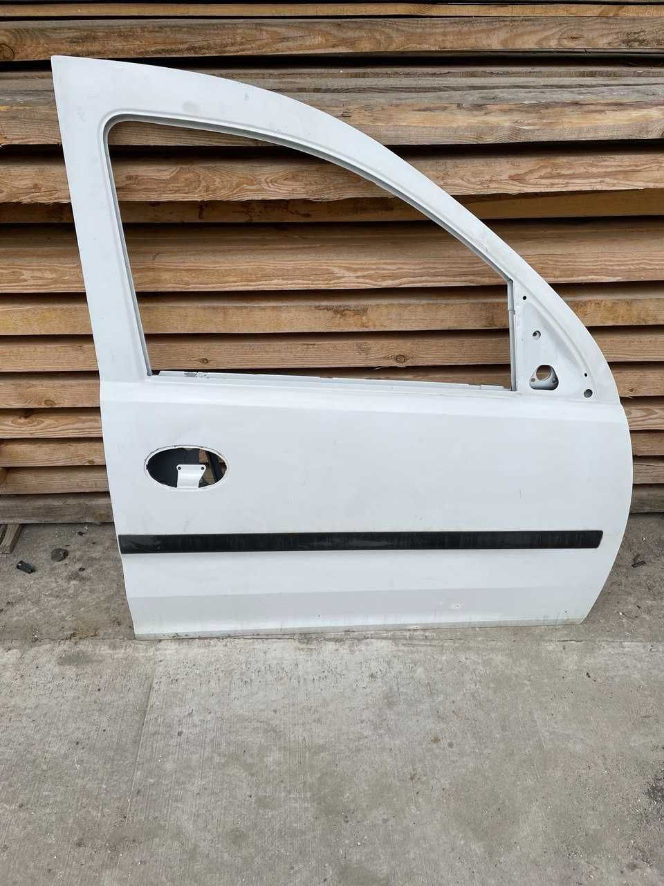 Двері OPEL Combo.