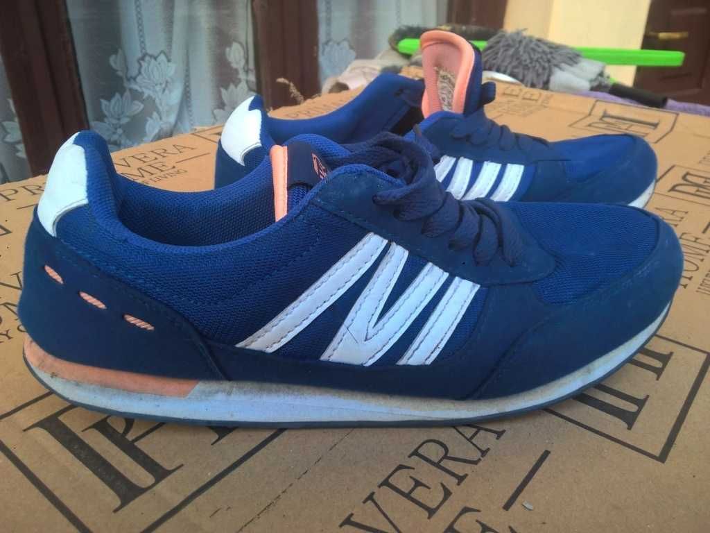 Buty sportowe HKR do biegania młodzieżowe40 B.Lekkie Wygodne Modne