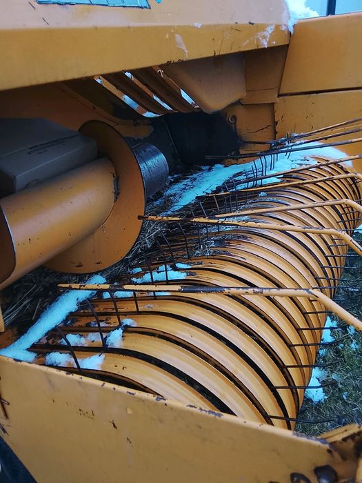 Prasa kostkująca siano, słomę