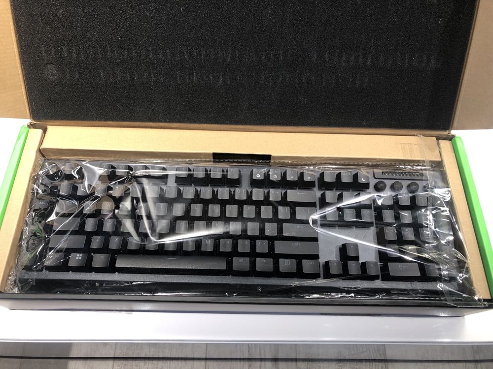 Клавіатура razer blackwidow v4 pro