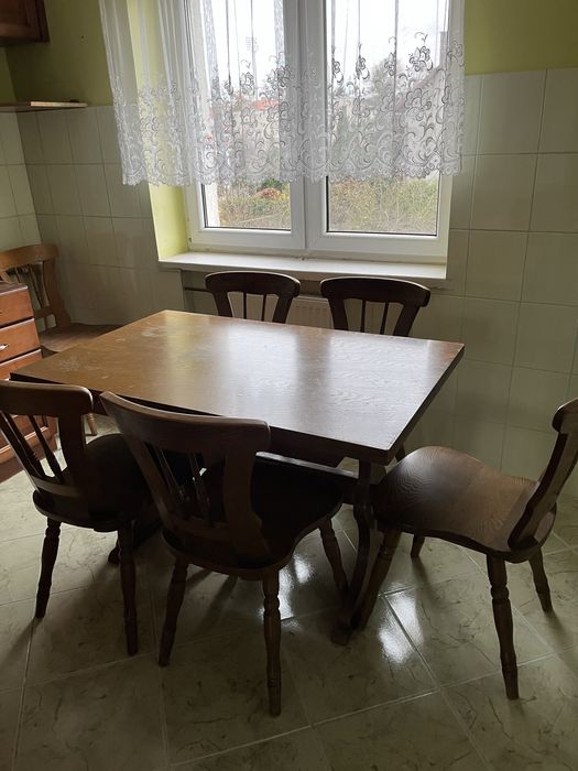 Sprzedam stół z krzesłami