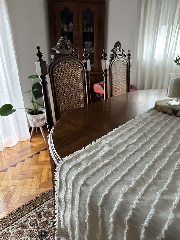 Conjunto Mesa de Jantar e 4 cadeiras