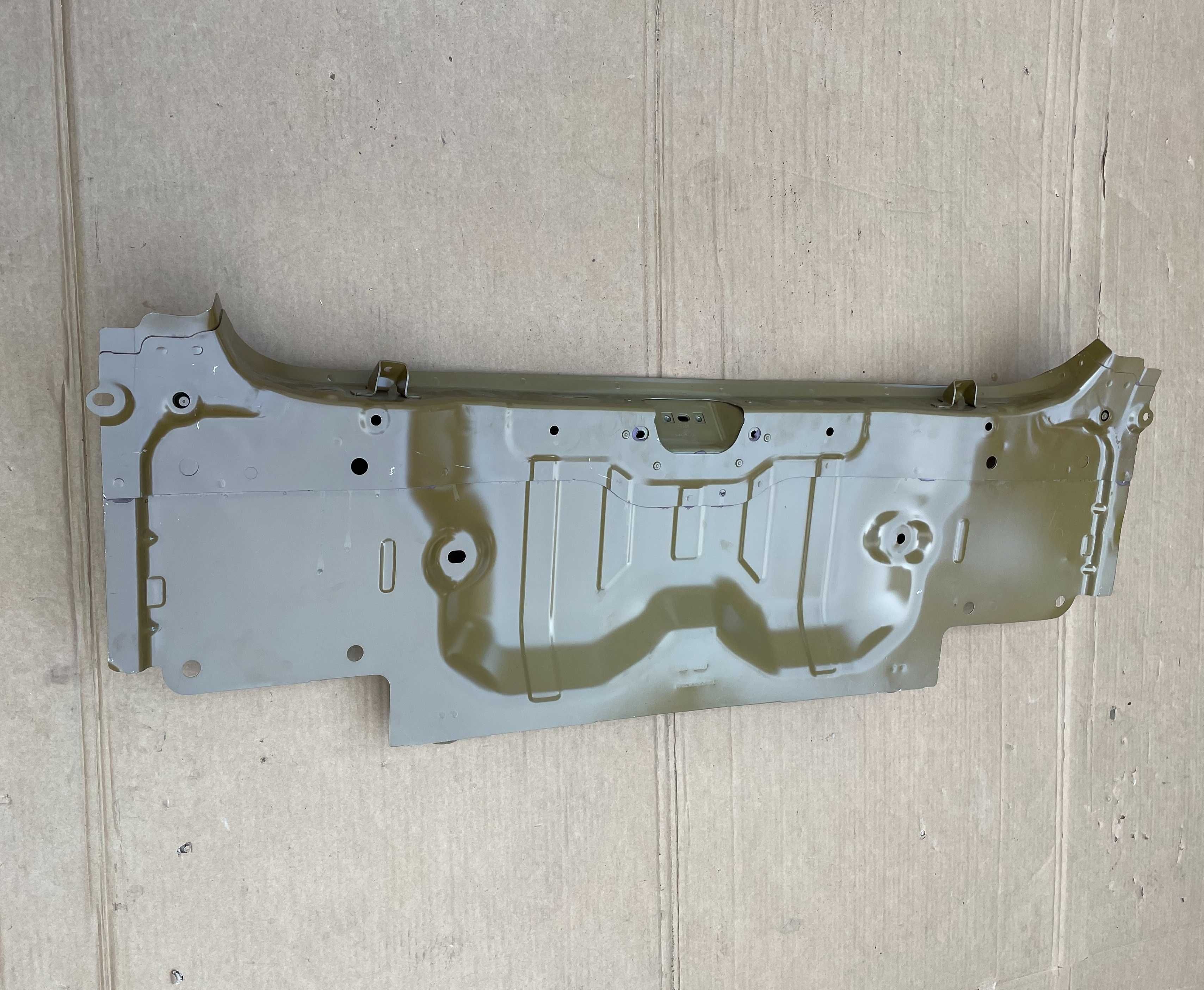 Tesla 3 Панель задня 1077958s0a Панель задняя Tesla m3 в наявності