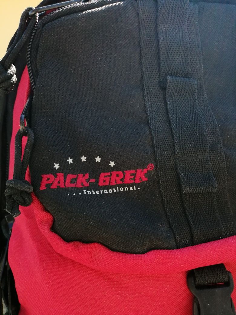 Mochila " Pack-Grek International". Reforçada e compartimentada