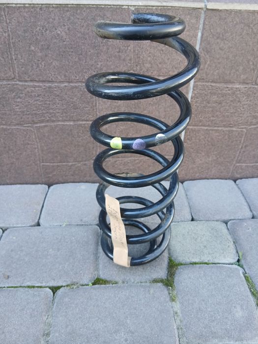 Задня пружина Wolksvegen Tiguan 2012 р.