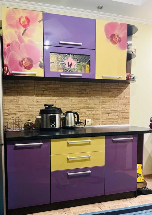 Меблі для кухні в  гарному стані + мийка