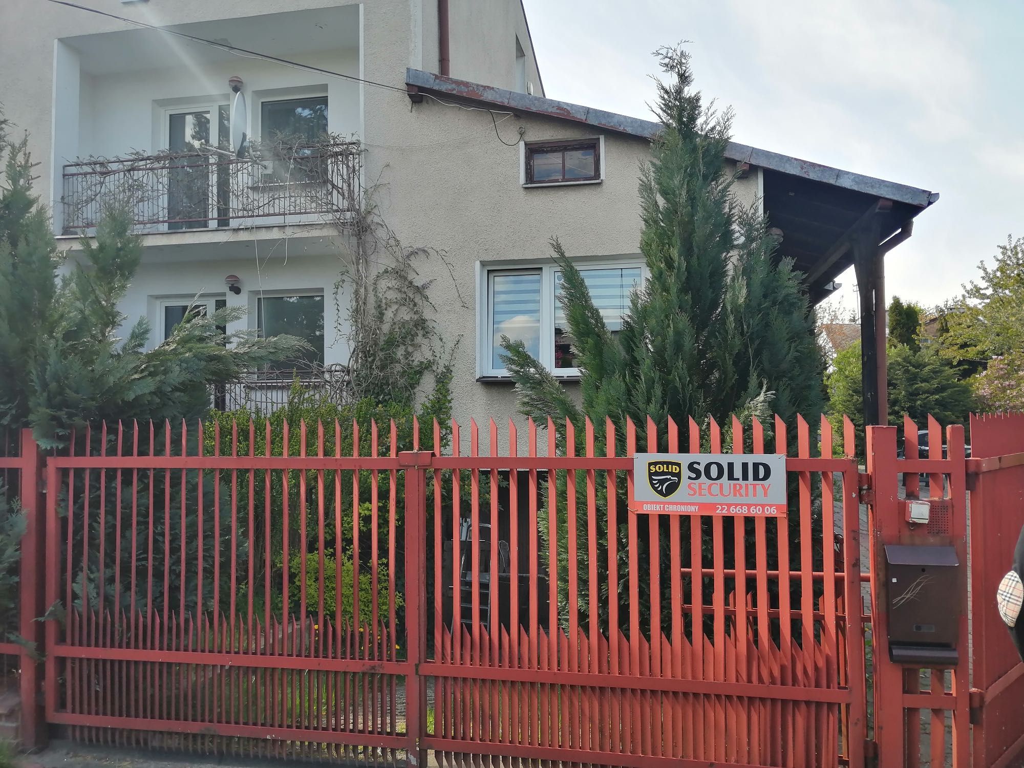Dom z ogrodem w dobrej lokalizacji