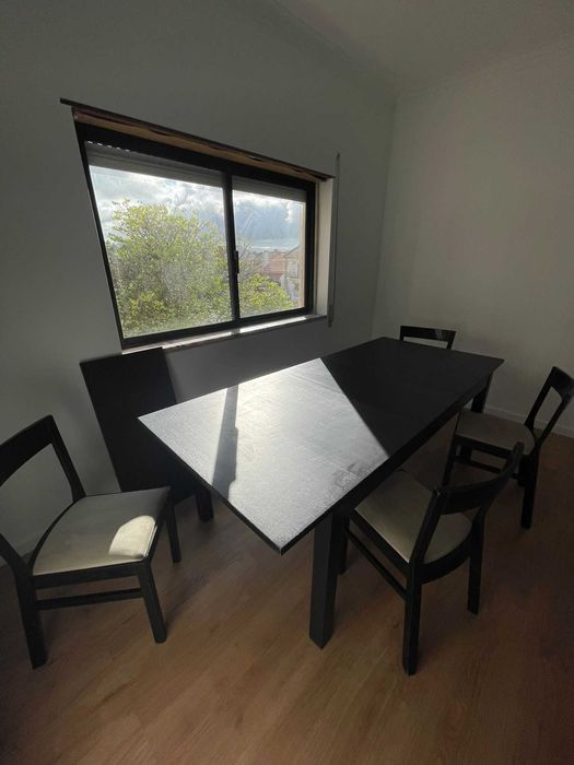 Conjunto mesa de jantar extensível IKEA modelo BJURSTA + 4 cadeiras
