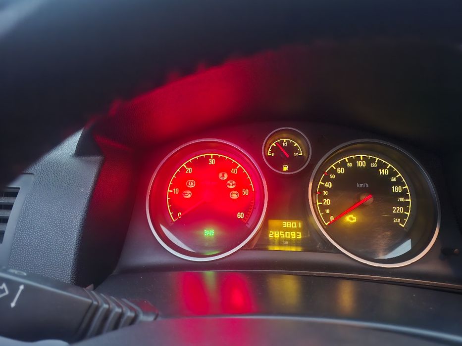 Samochód opel astra h