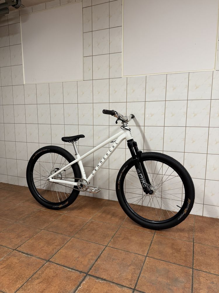 Dirt Commencal Absolut M Industry Nine Hope Title