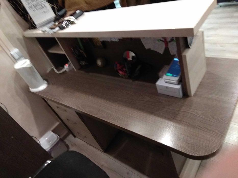 Стіл для магазину рецепшн.