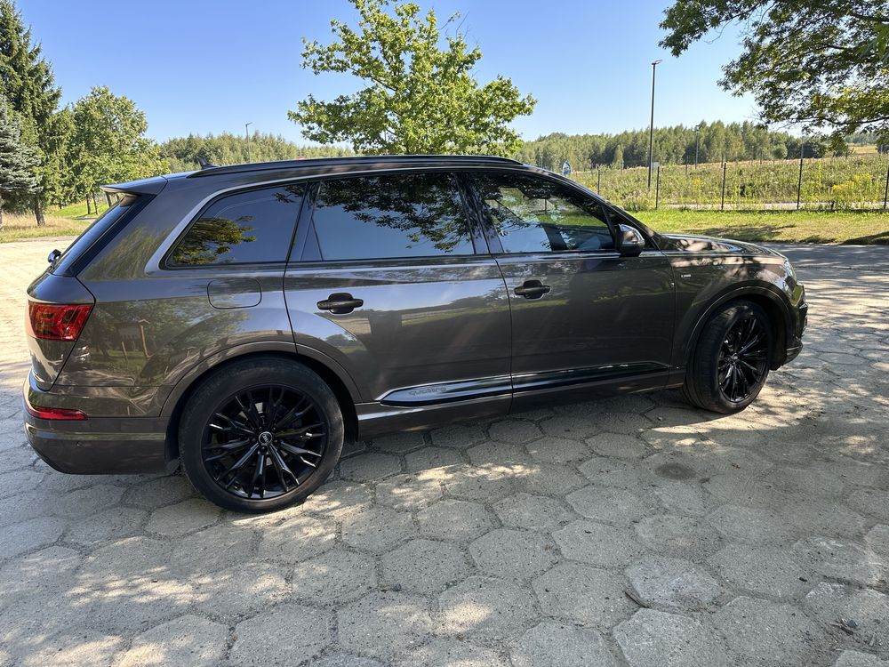 Audi Q7 3.0tdi quattro ,s line,matrix,hed up,kamery 360