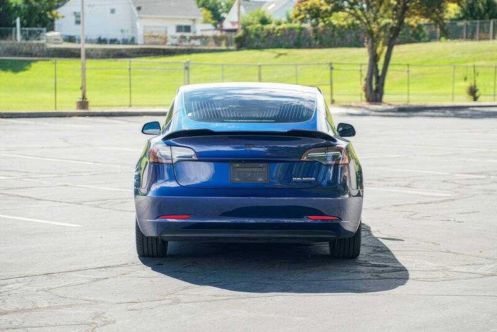Tesla Model 3 Long Range      2019