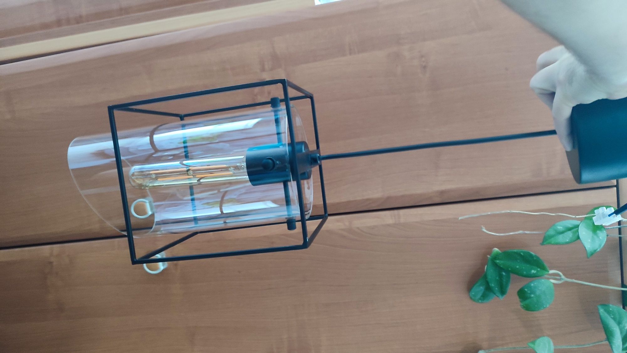 Nowoczesna industrialna lampa wisząca