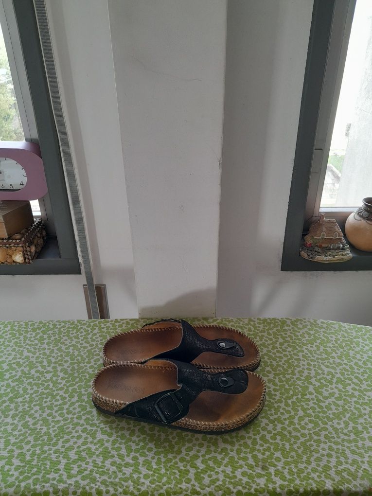 Vendo Chinelos de Senhora muito bonitos como novos