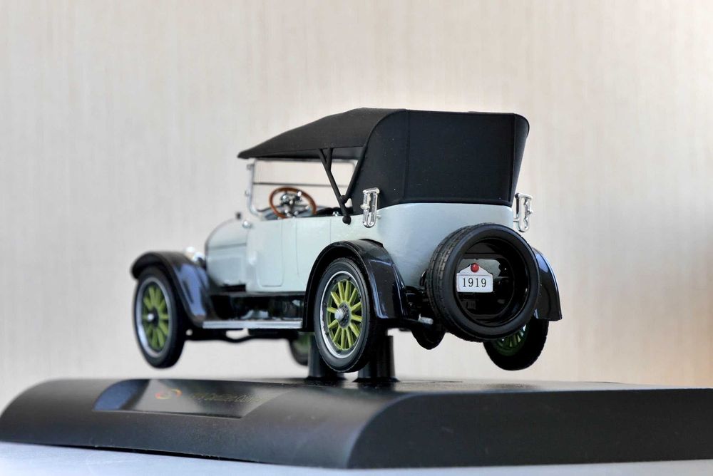Модель Cadillac  Convertible (1919) 1:32 Signature models
